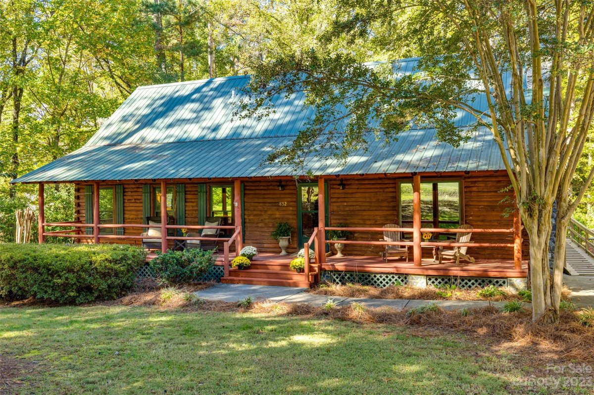 832 Belaire Drive
