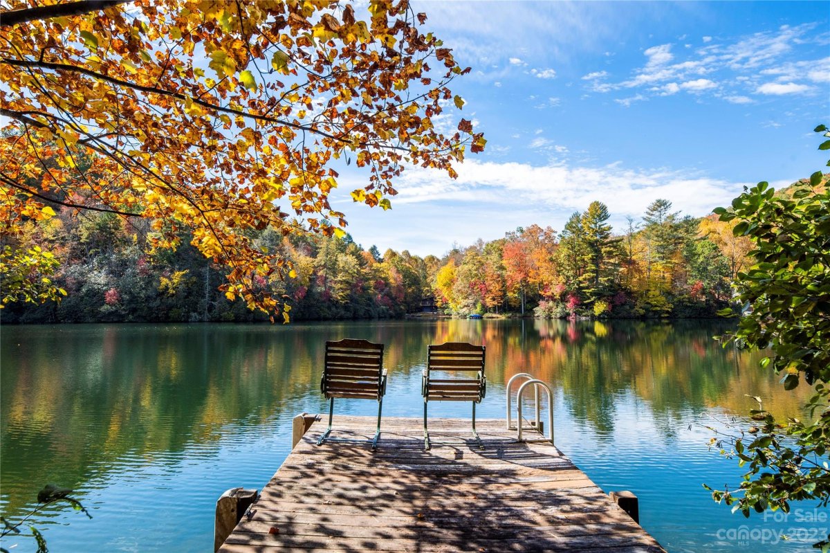 8 Laurel Lakeshore Drive