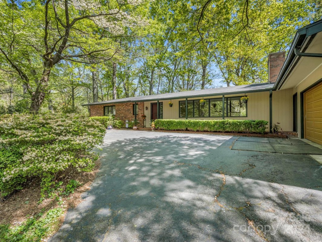 645 E Park Drive