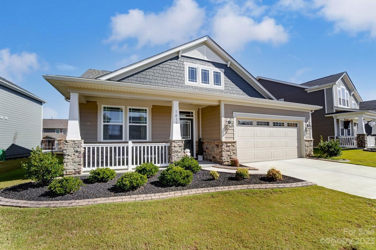 1019 Fairbrae Lane