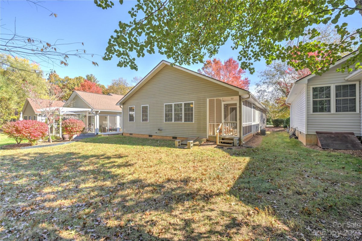 302 Creeks End Circle