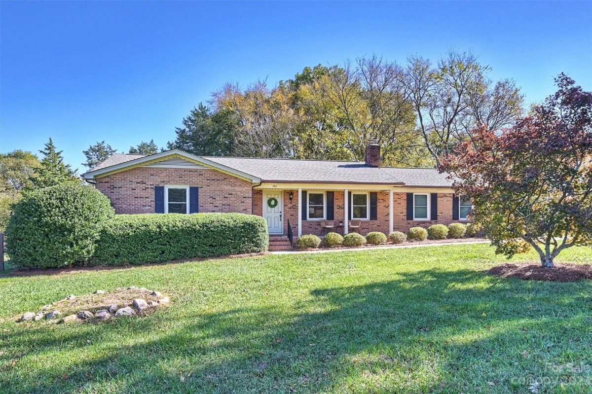 1811 Alamance Drive