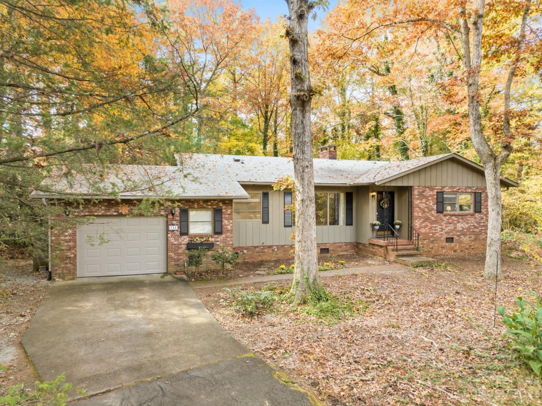 721 Heatherwood Drive