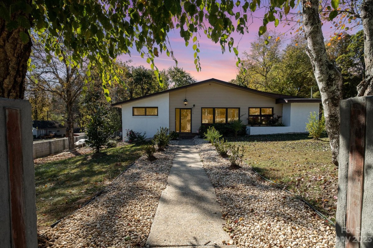 5619 Hollirose Drive