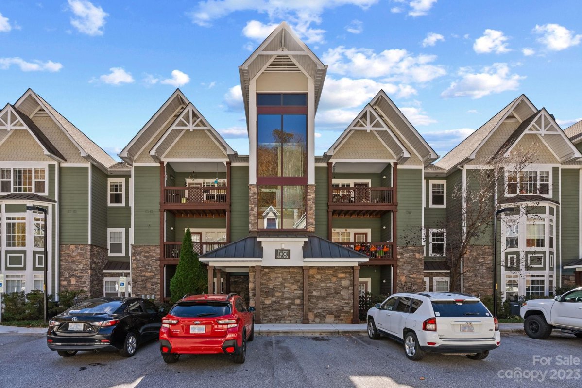 1000 Olde Eastwood Village Boulevard