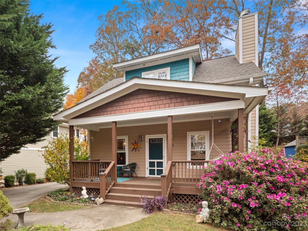 22 Lamar Avenue