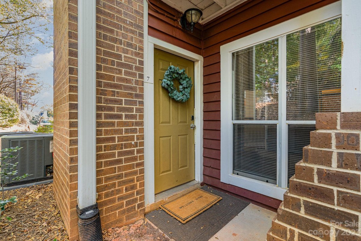 2500 Cranbrook Lane 7