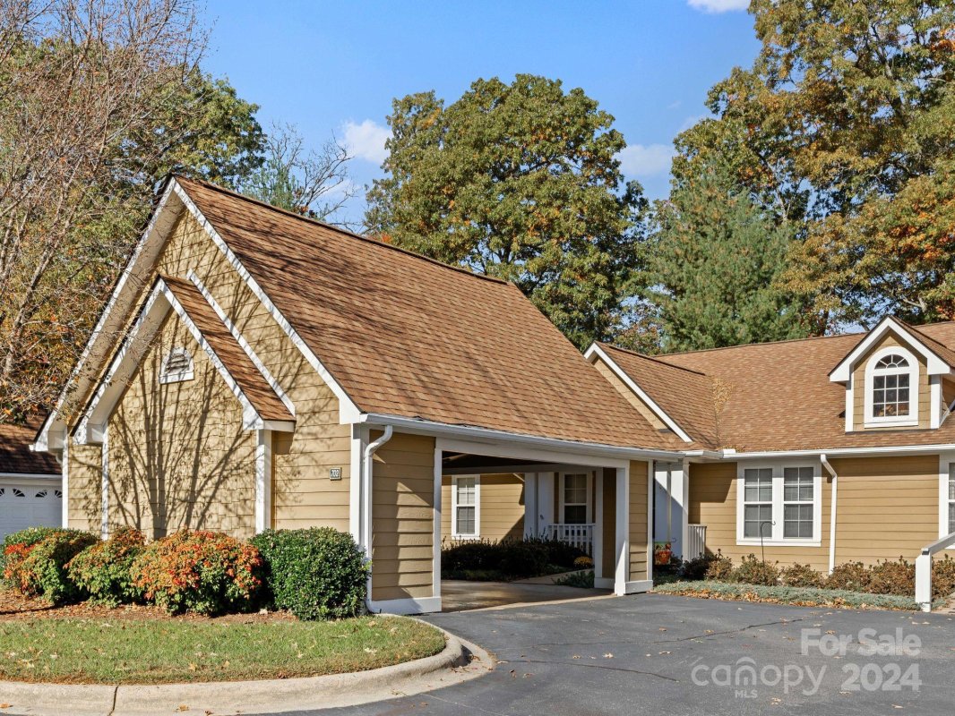 702 Woodlea Court