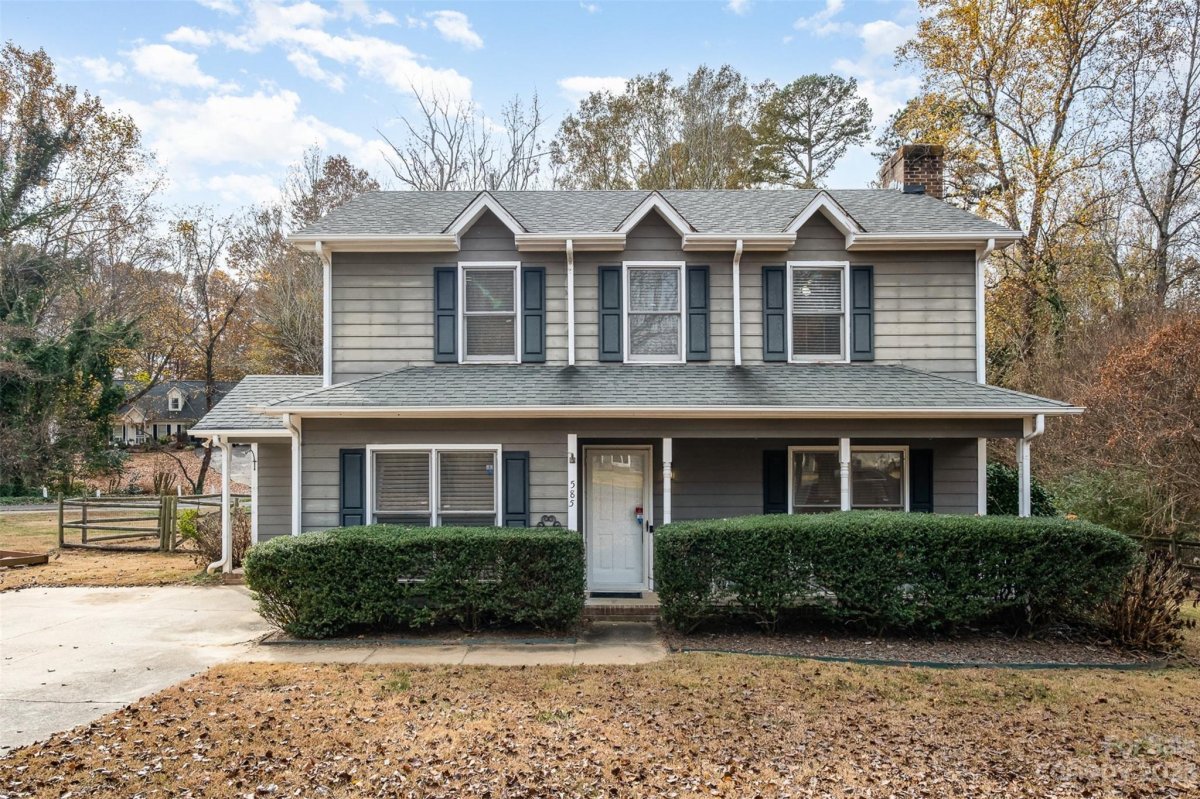 585 Tryon Place