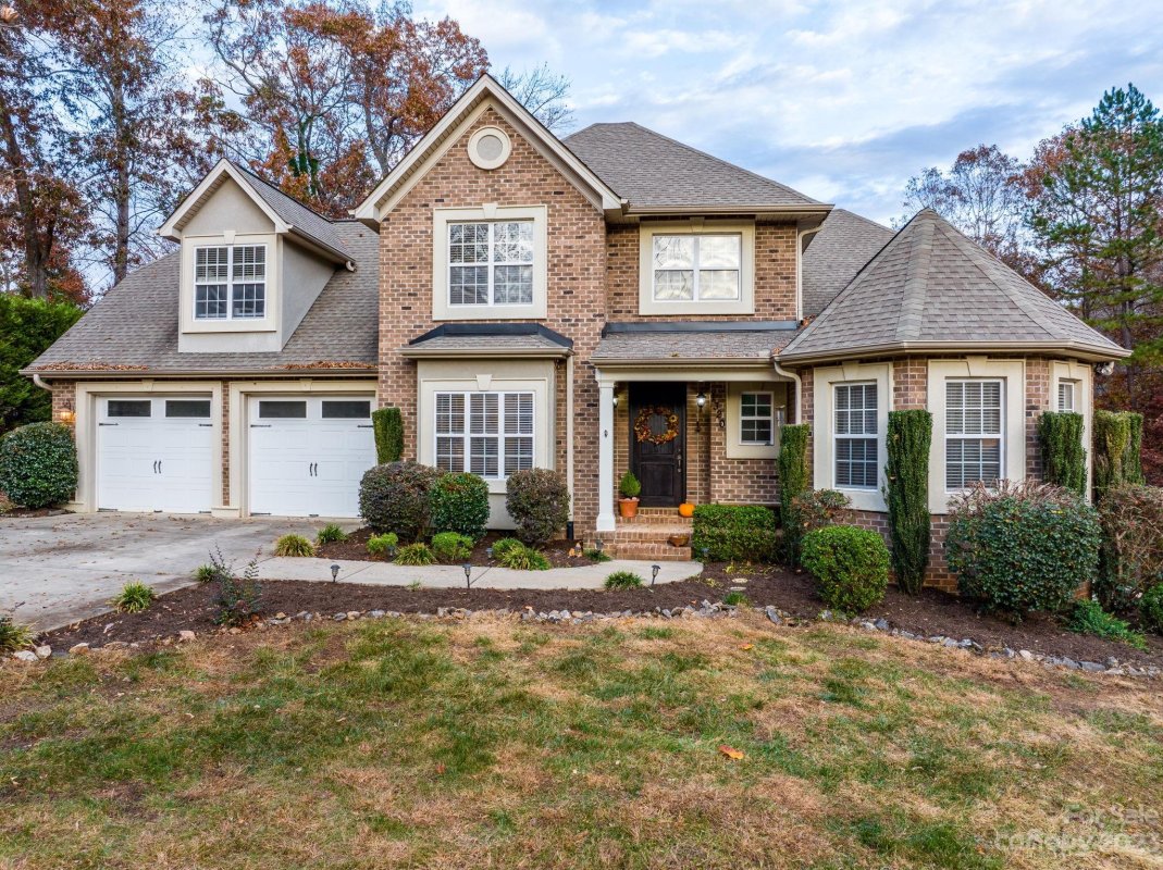 1320 Sweetbriar Lane