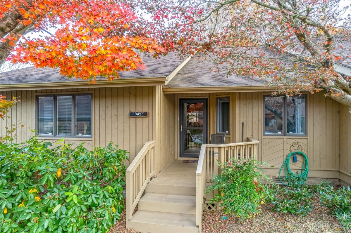 702 Red Oak Drive