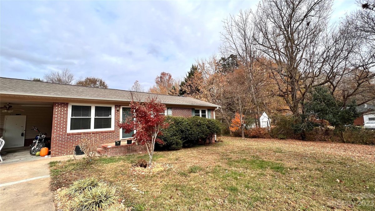 2300 Greenleaf Drive
