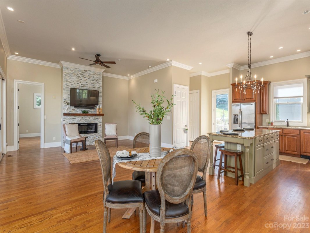 57 Winghaven Heights