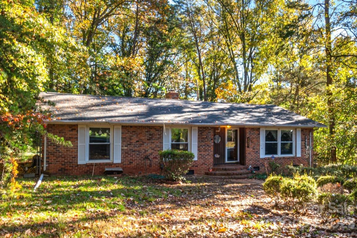7404 Oakwood Lane