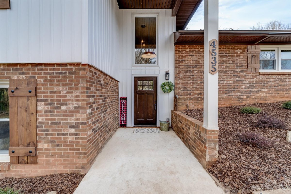 4535 Oakwood Circle