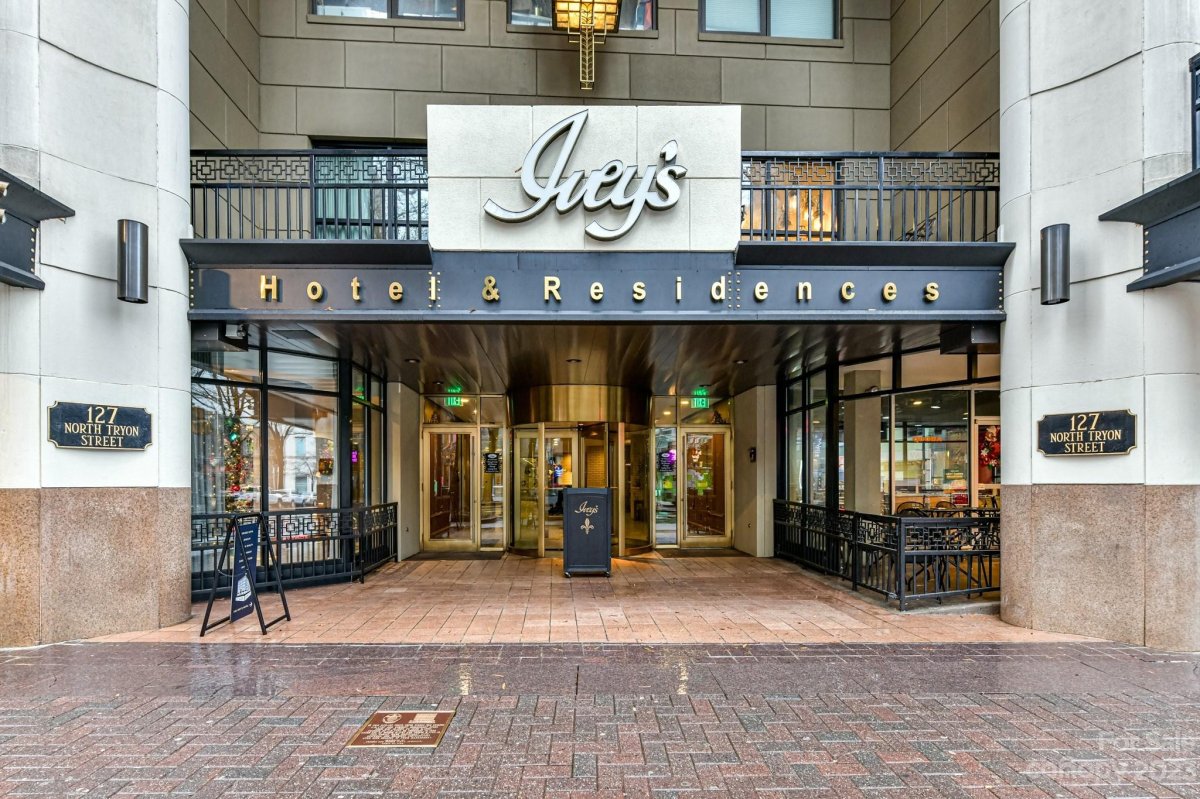 127 N Tryon Street 506