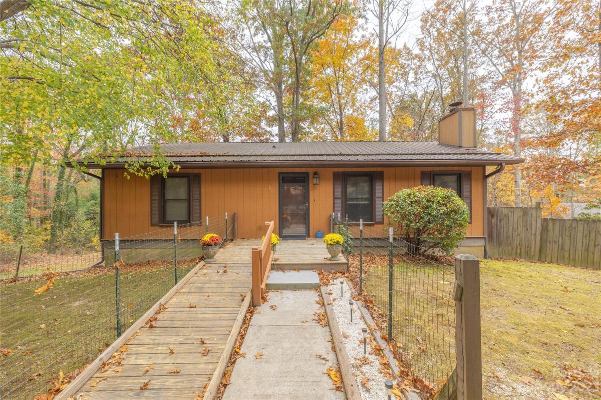 602 Beechwood Lakes Drive