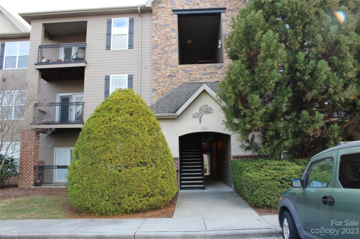 291 Brickton Village Circle 205