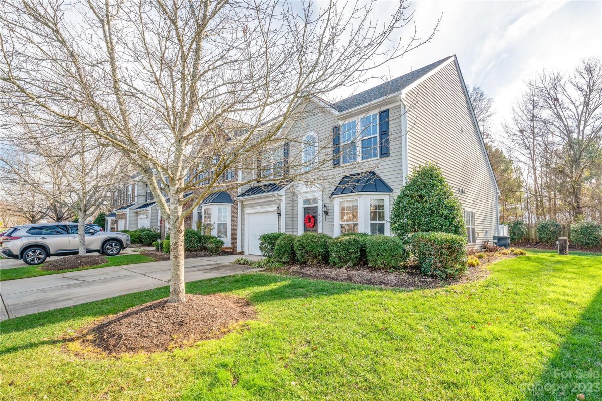 825 Daly Circle