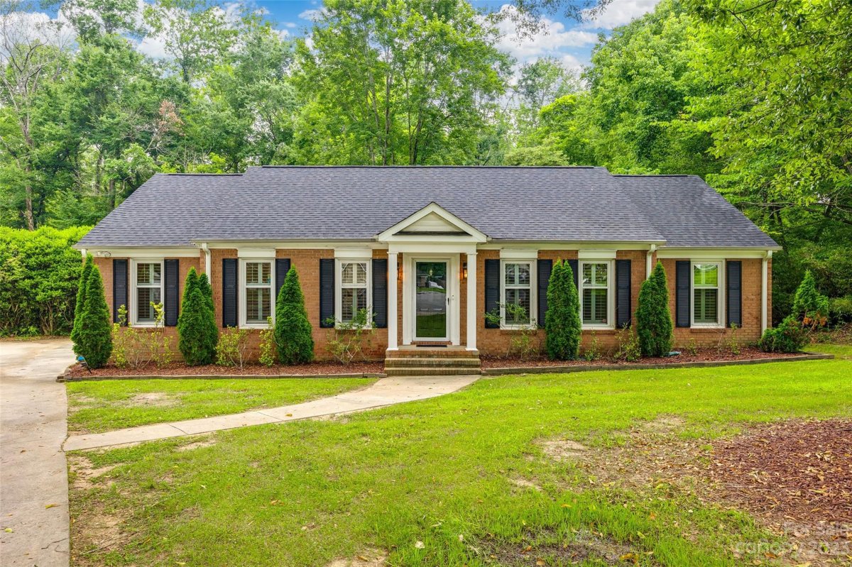 2305 Turnberry Lane