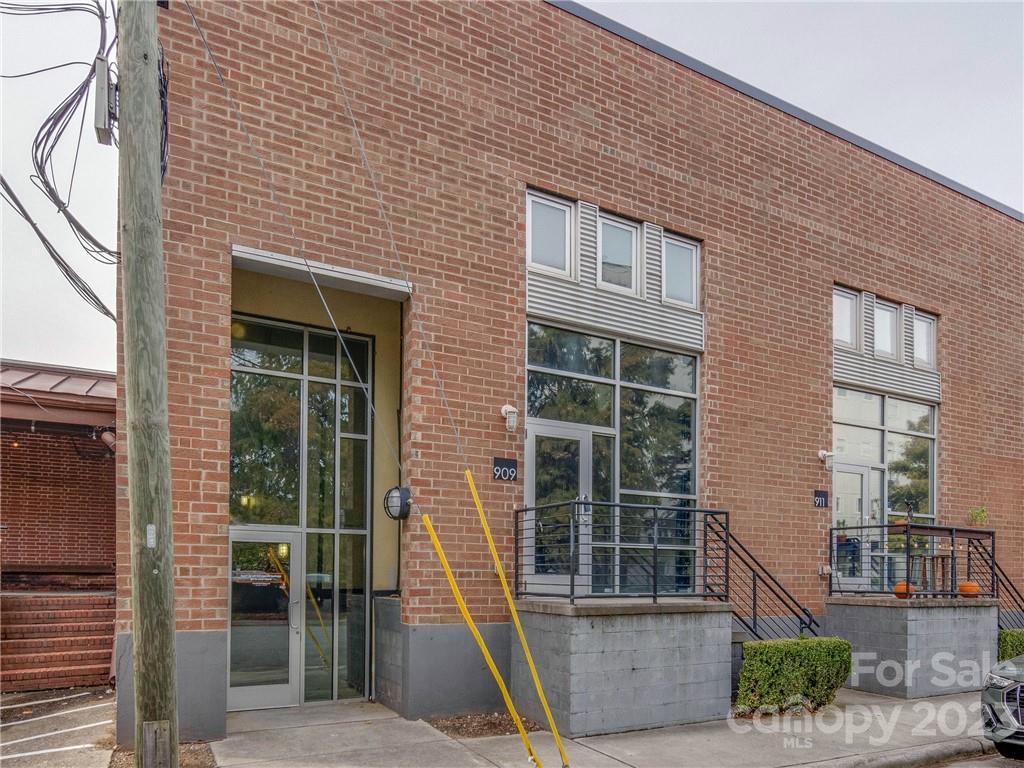 909 Westmere Street