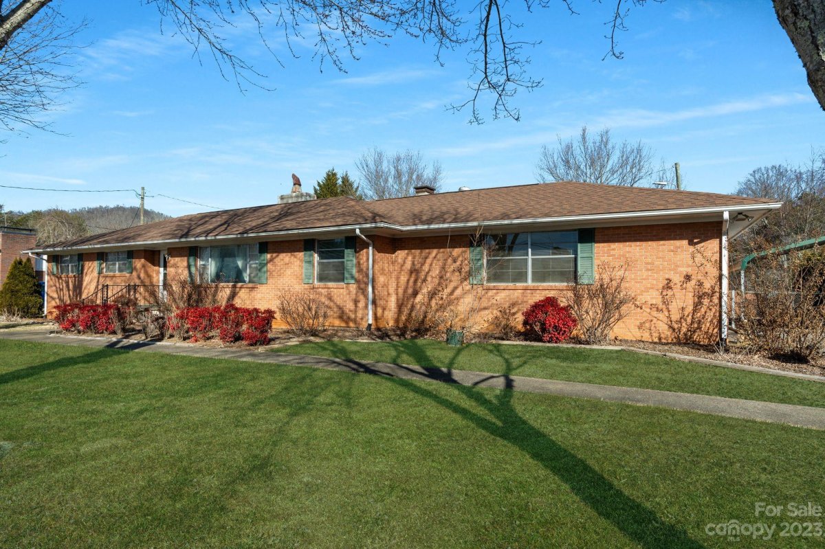 5 Meadowlark Road