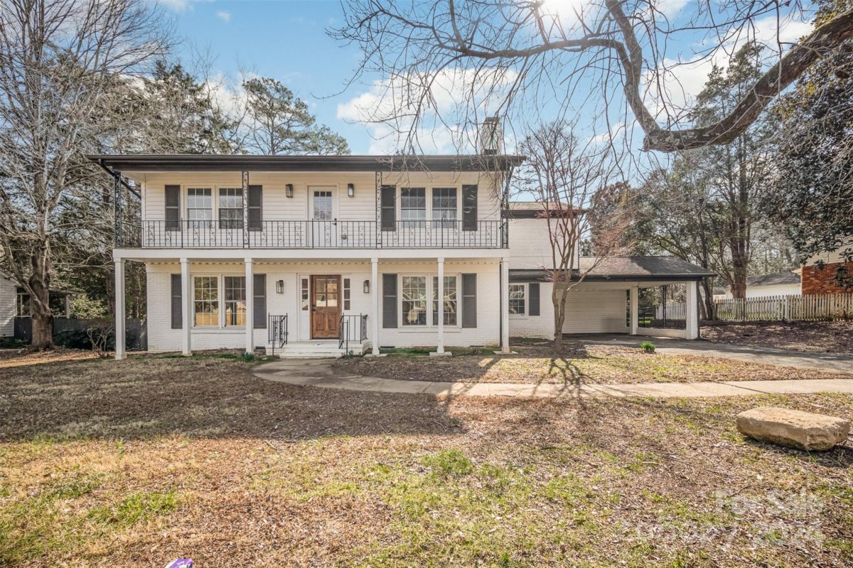 1207 Old Farm Road