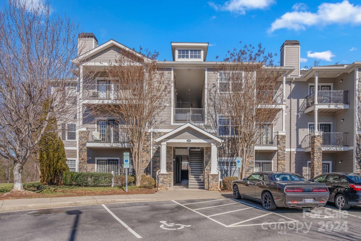 300 Vista Lake Drive 204