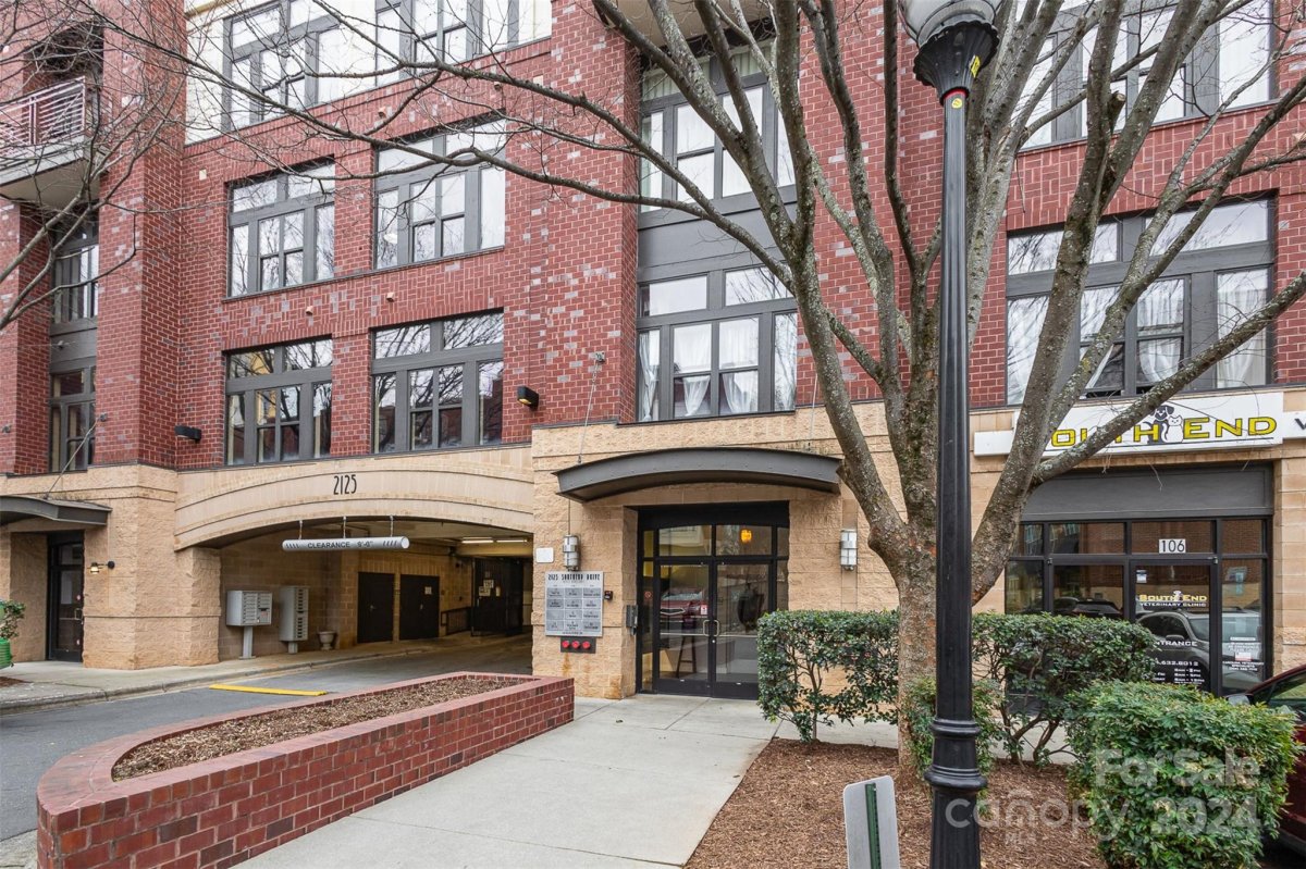 2125 Southend Drive 438