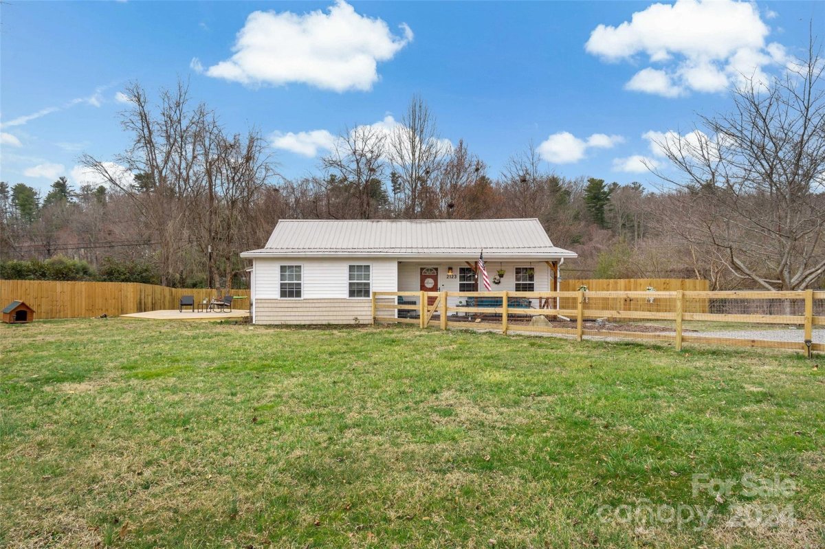 2123 Arlington Place