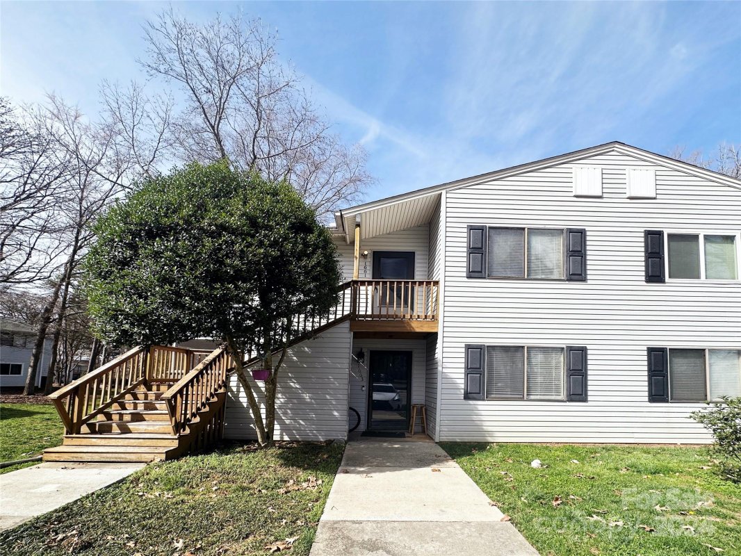 1661 Hunters Trail