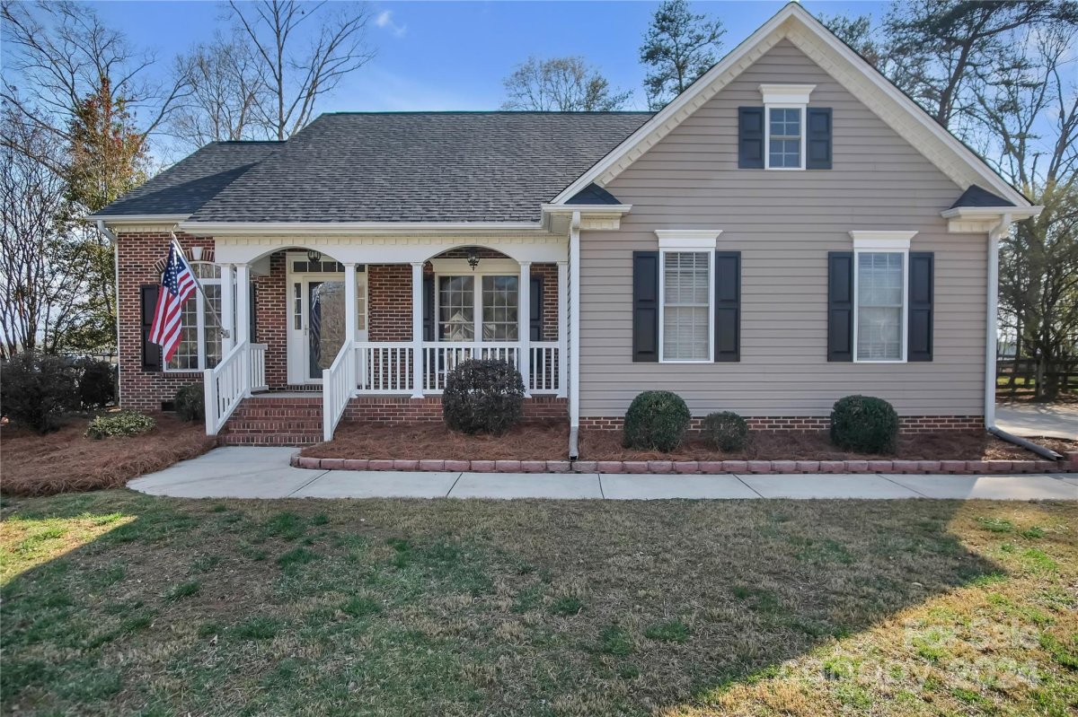 278 Ingonish Drive