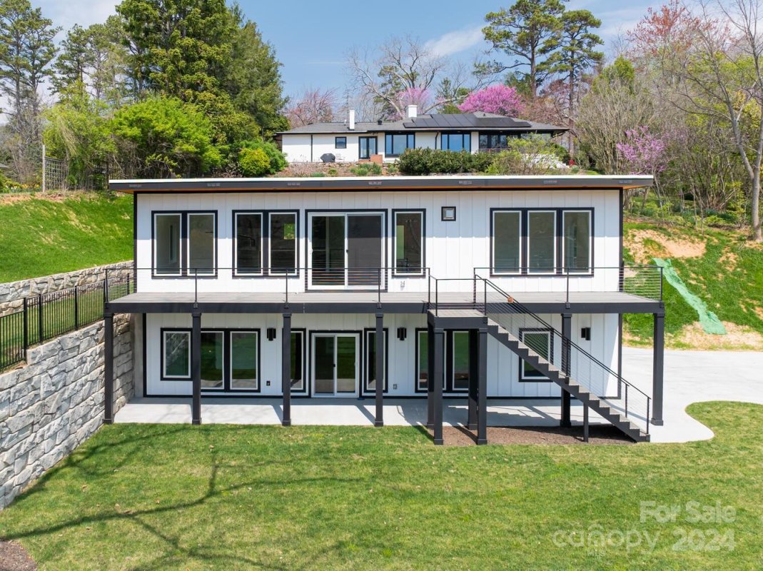 8 Midland Drive