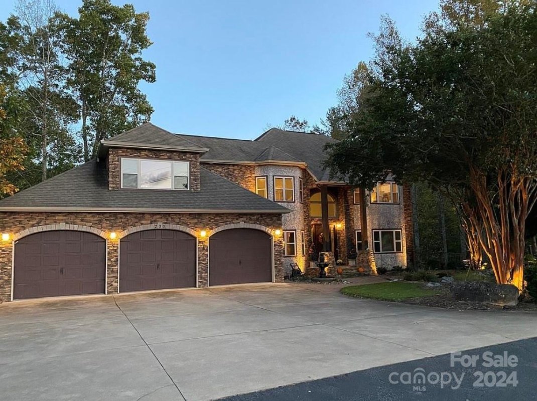 200 Lake Club Drive
