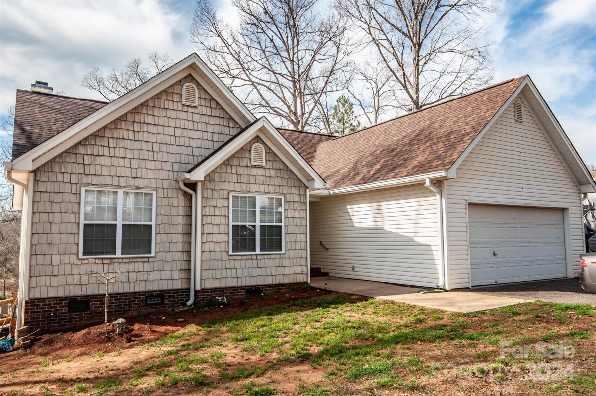 144 150 Greenwich Drive 18 and 19