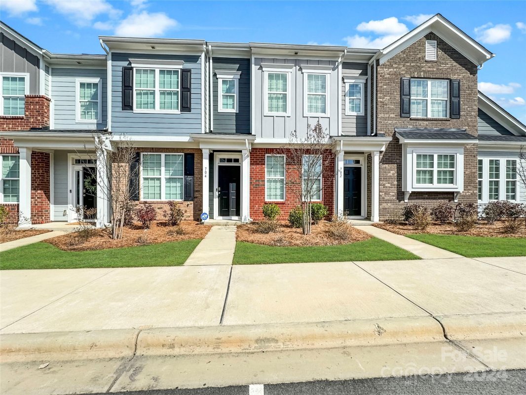 704 Henderson Valley Way