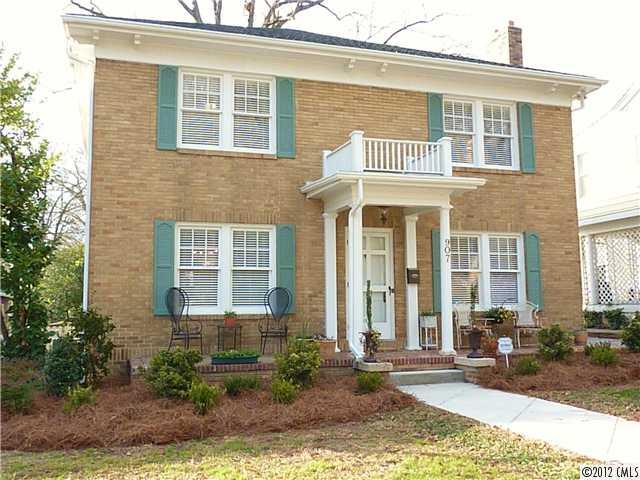 907 Edgewood Circle
