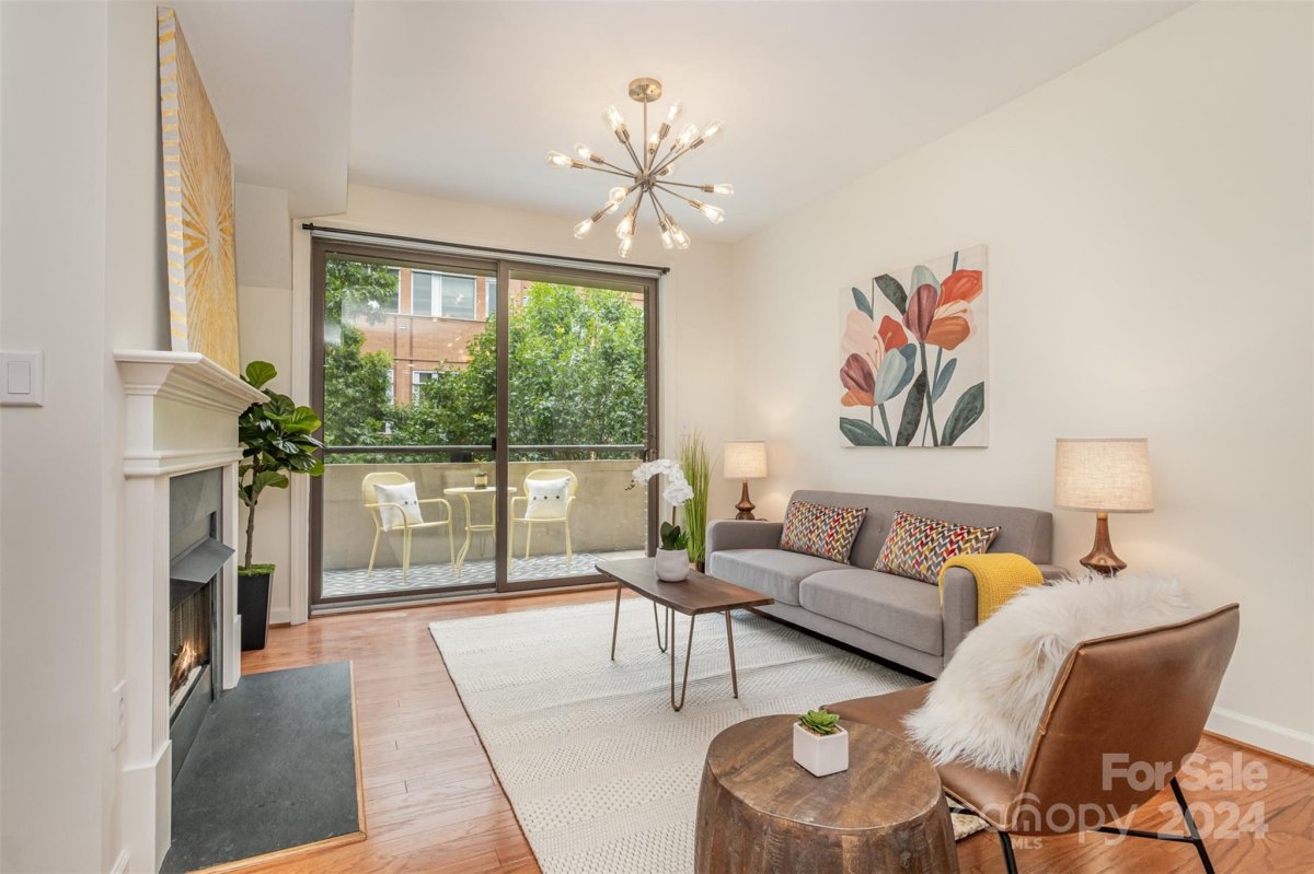 718 W Trade Street 610