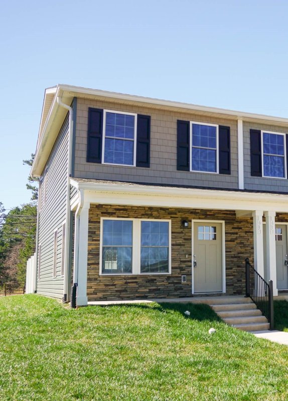 1633 Oak Leaf Drive