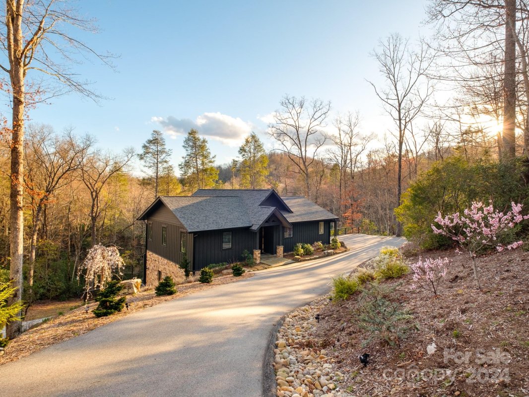 810 Green Hollow Lane