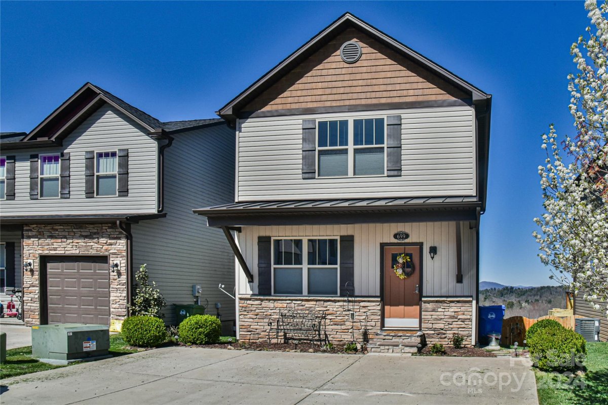 699 Cardwell Lane