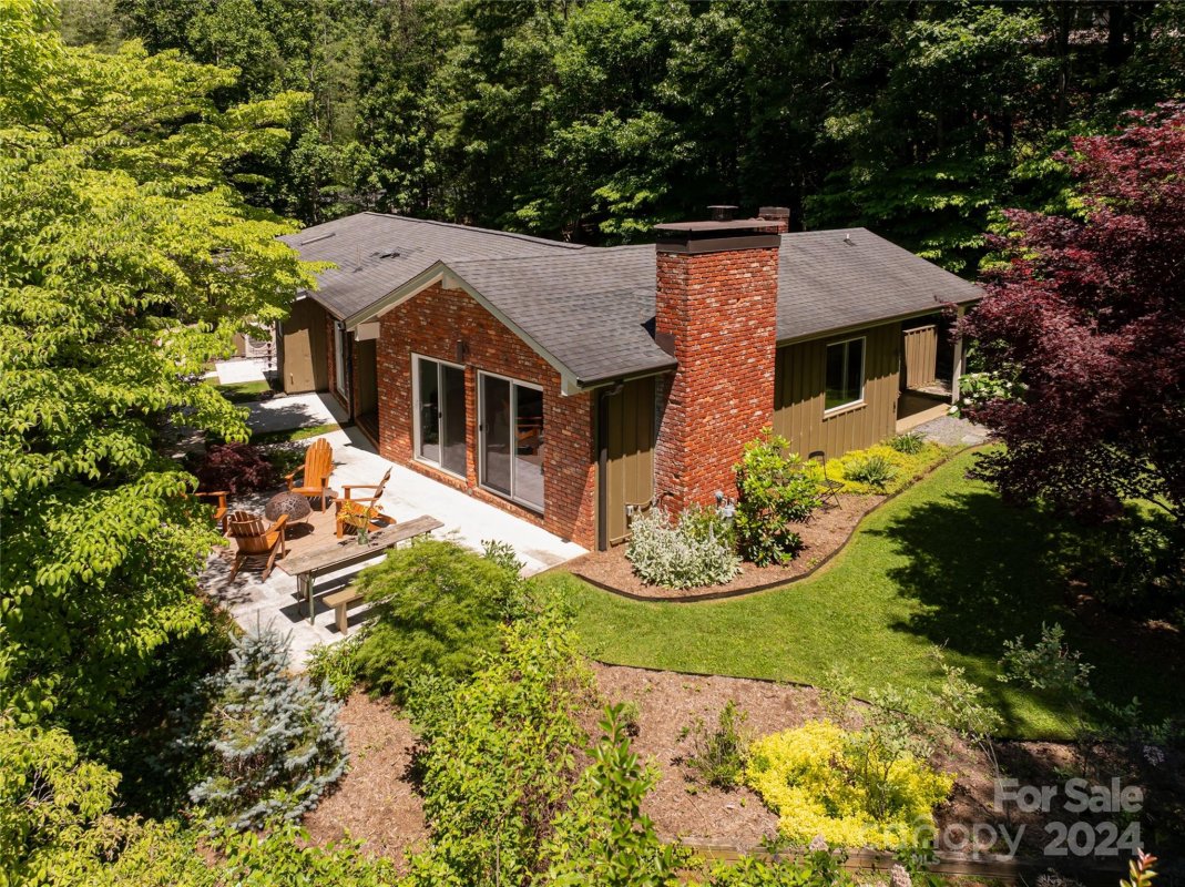 21 Woodbury Road