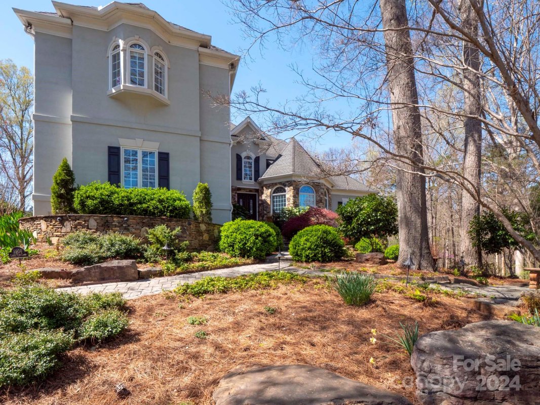 5904 Cabell View Court