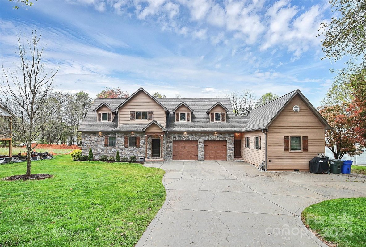 149 Lakeshore Drive
