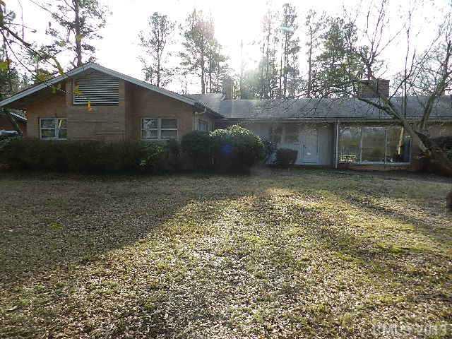 935 Paramount Circle