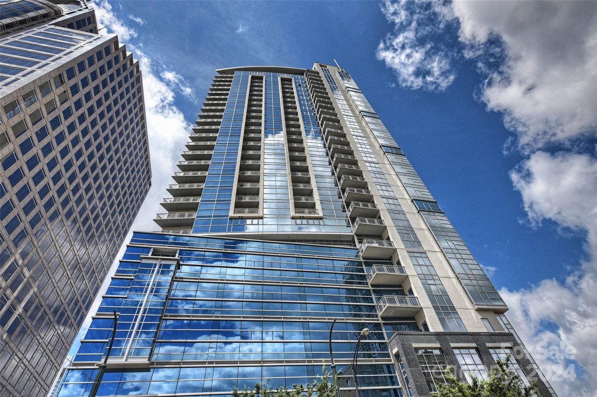 333 W Trade Street 1408