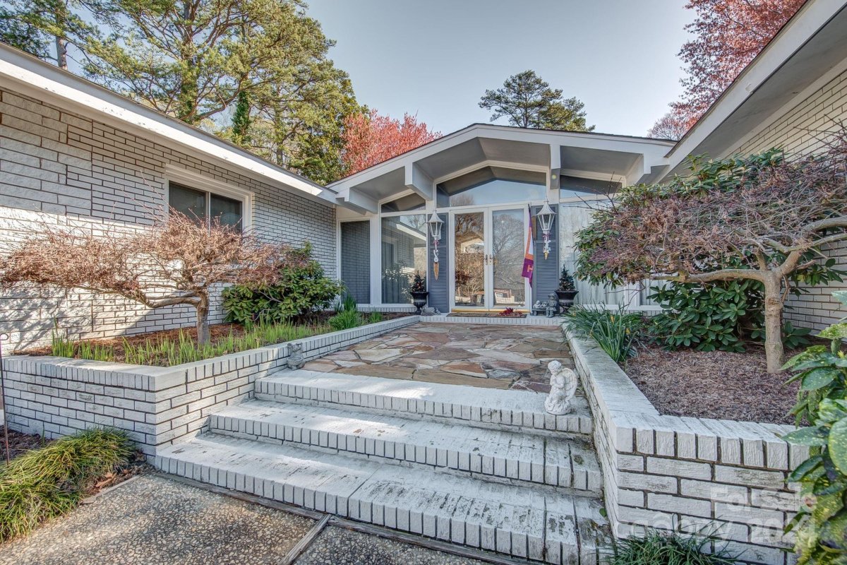 926 Sandswood Drive