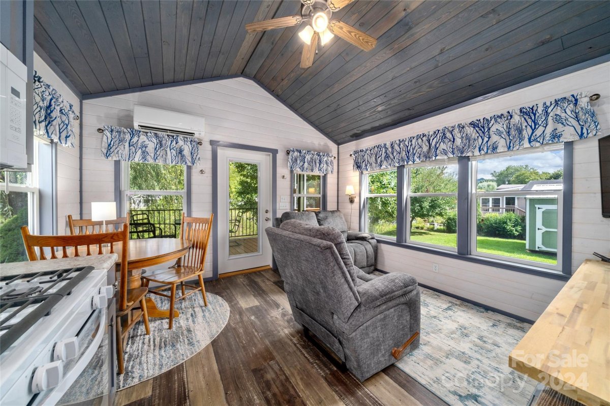 275 Mallard Loop