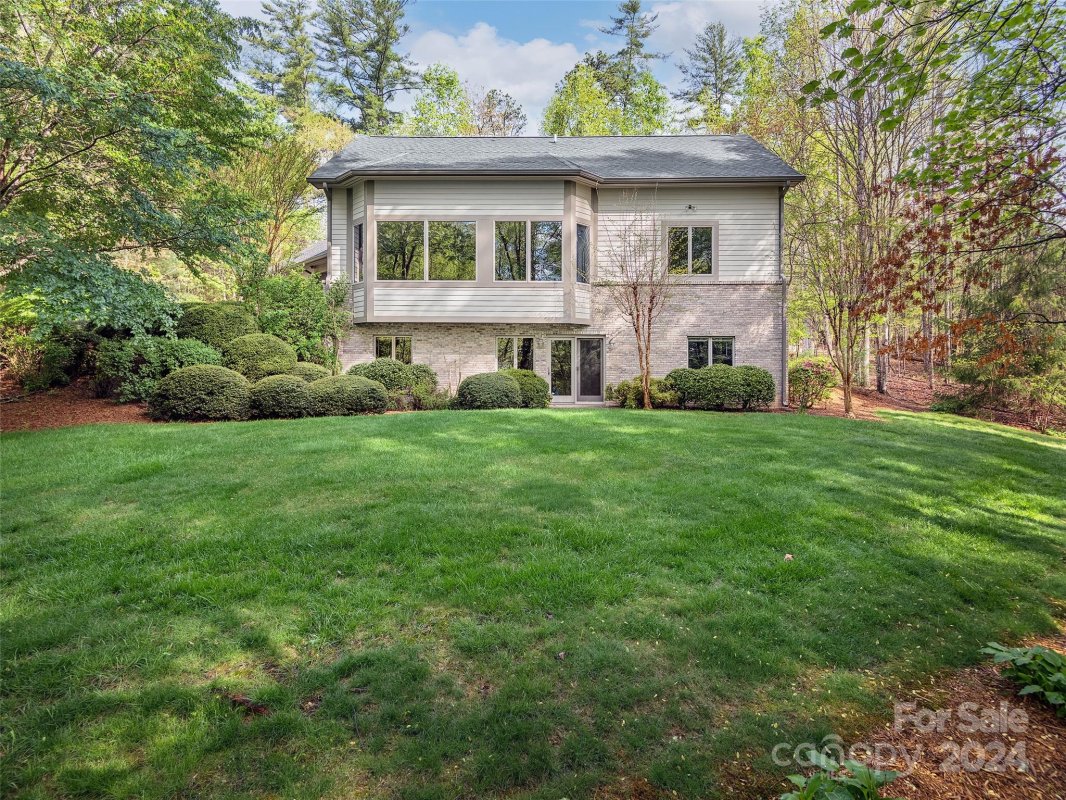 40 Ravenwood Drive