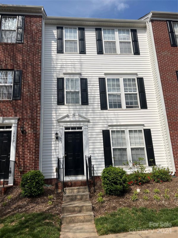 15663 King Louis Court